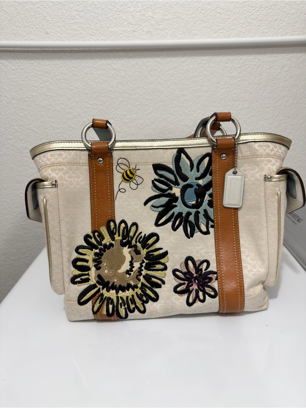 Vintage Coach White Floral Bee Shoulder Bag 🐝🤍